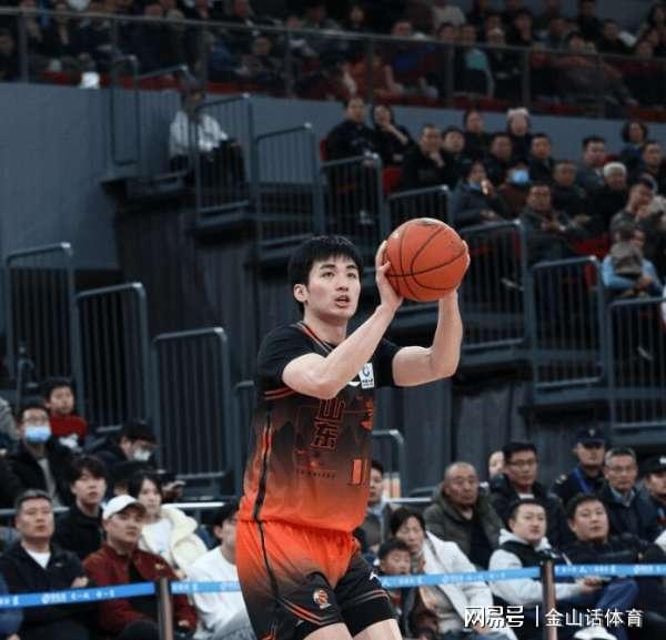 开云体育平台-难得！三分6中5砍17分，正负值+19，CBA“铁匠”，终于吃了回饺子