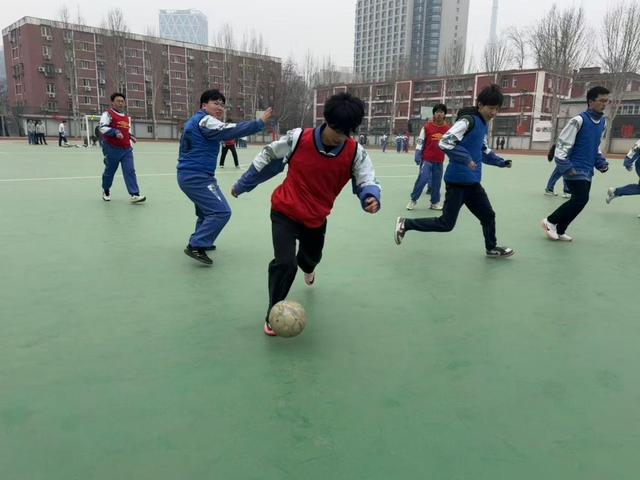 开云体育平台-北京市东方德才学校2026年高中部足球班超联赛正式开幕