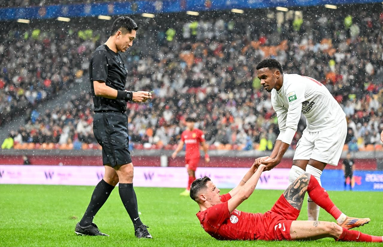 开云体育平台-中超历史第4！场均超3万，泰山主场45069人居首，3场破4万